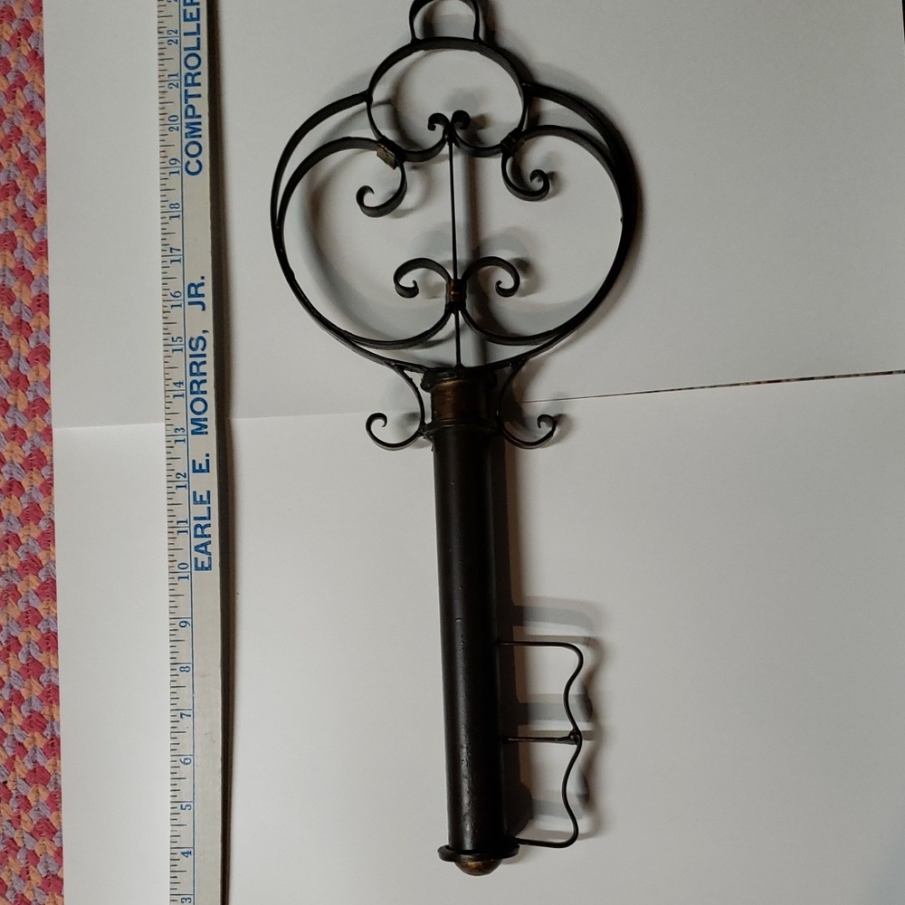 Elegant Black Metal Wall Sconce